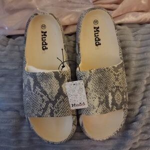Mudd Gray Snakeskin Slide Sandals Size 11 Woman